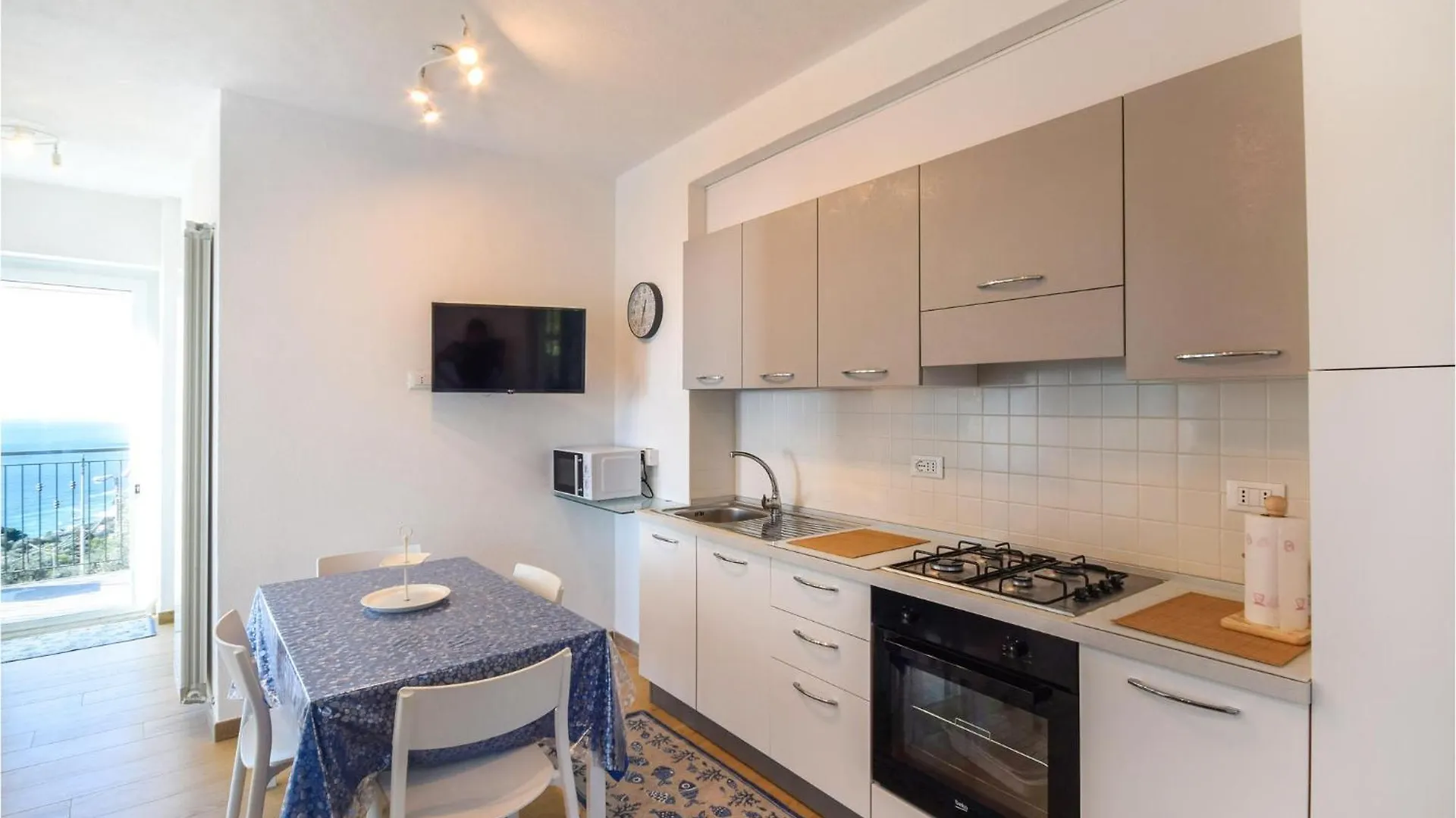 2 Bedroom Pet Friendly Apartment In Recco