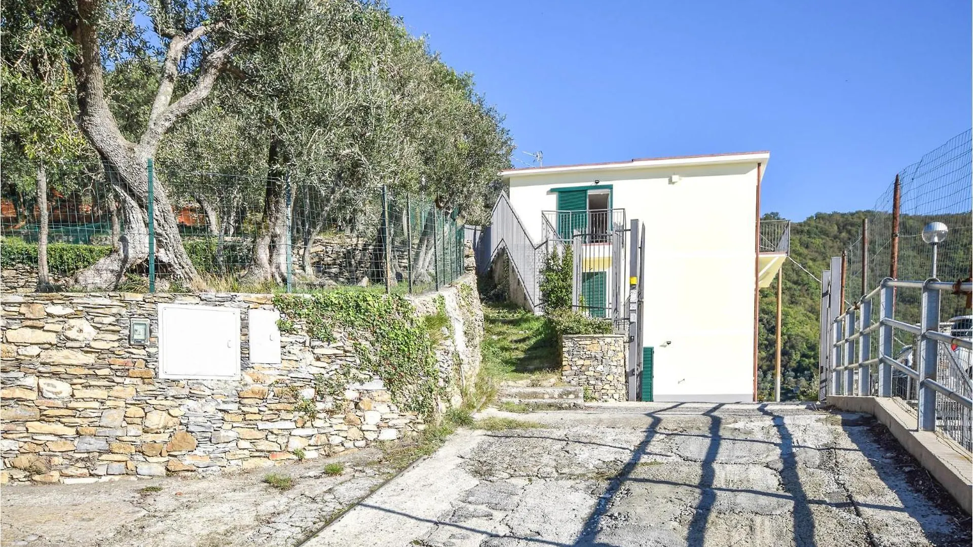 2 Bedroom Pet Friendly Apartment In Recco